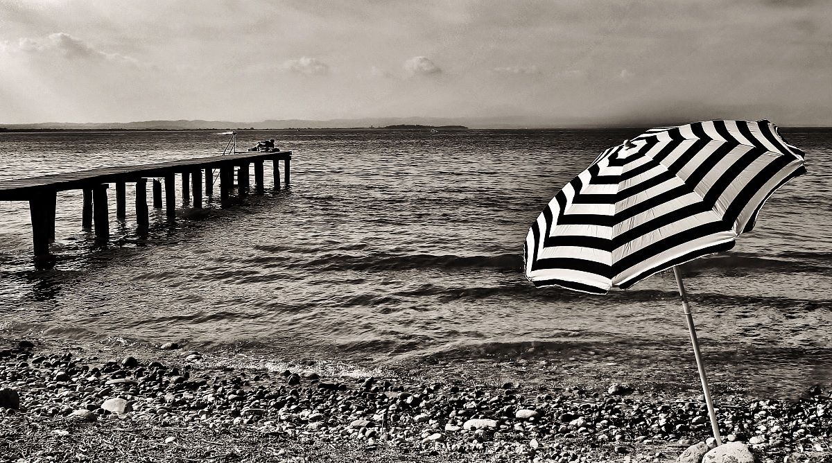 Spiaggia con ombrellone