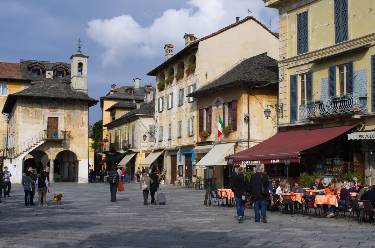 The square of Orta