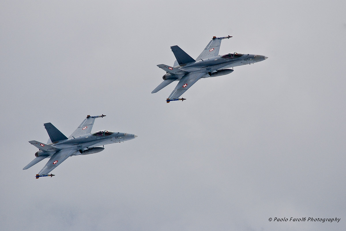 Svizzera, aeroporto di Meiringen, volo radente.