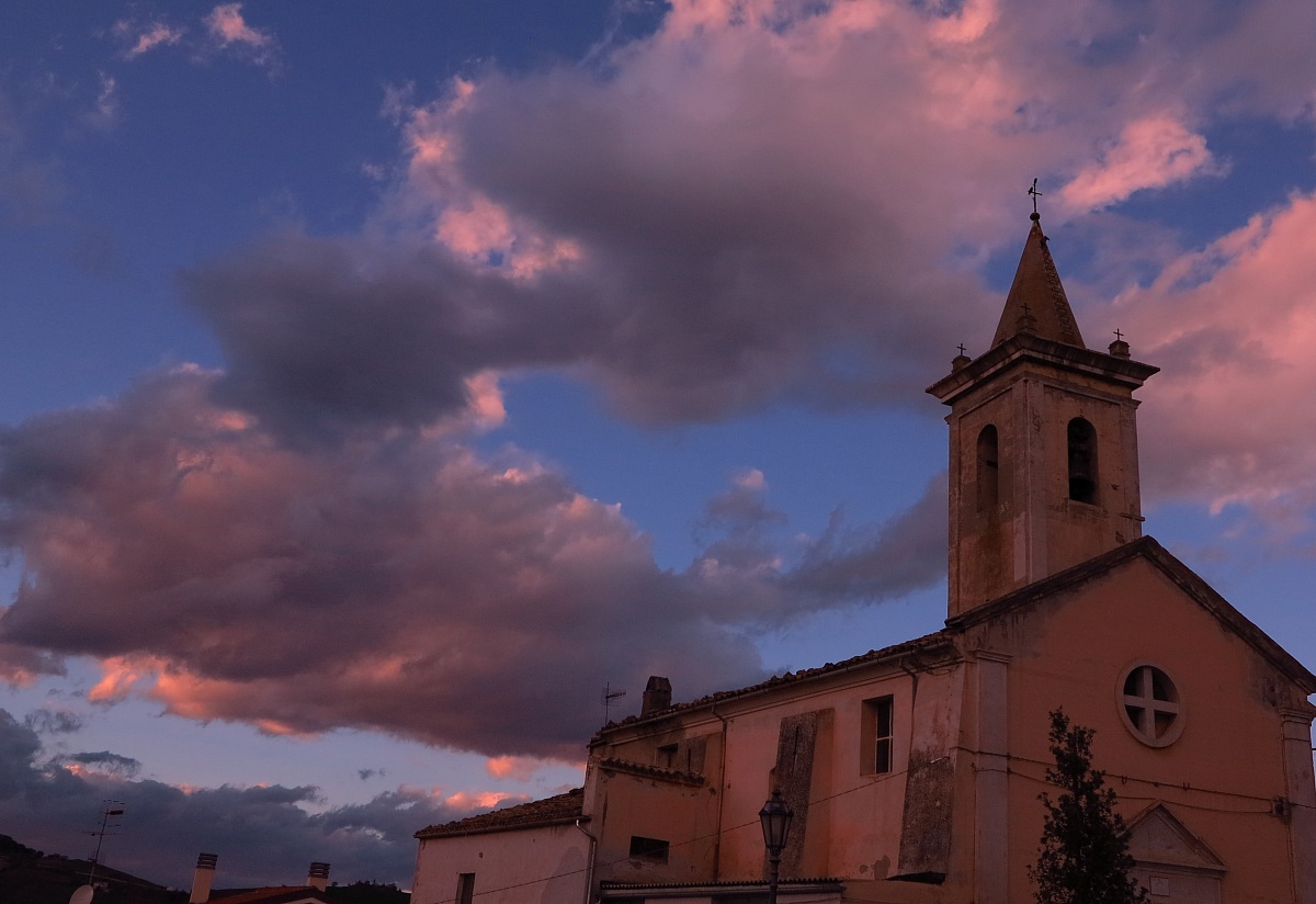 Chiesetta di campagna.