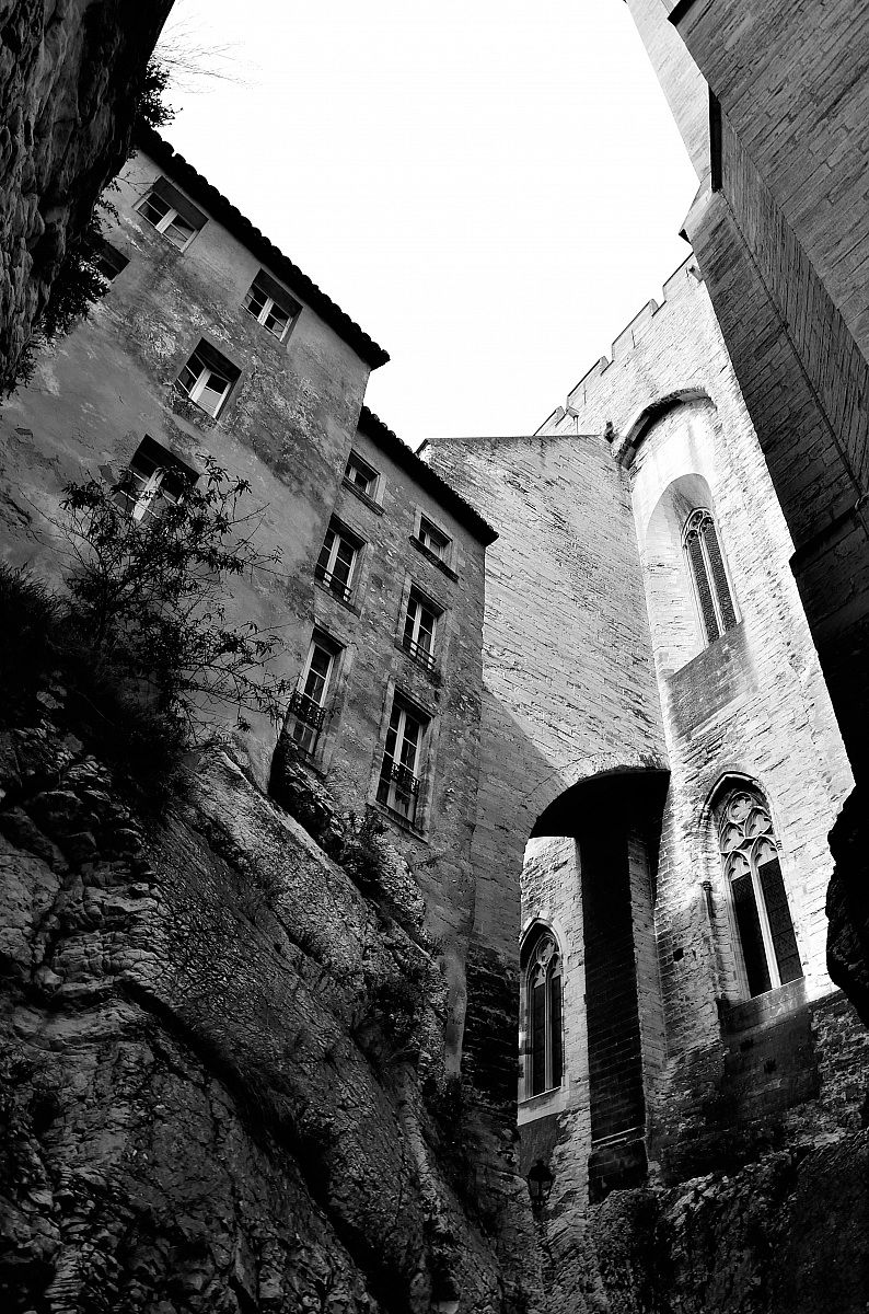 Avignone: tra rocce e mura