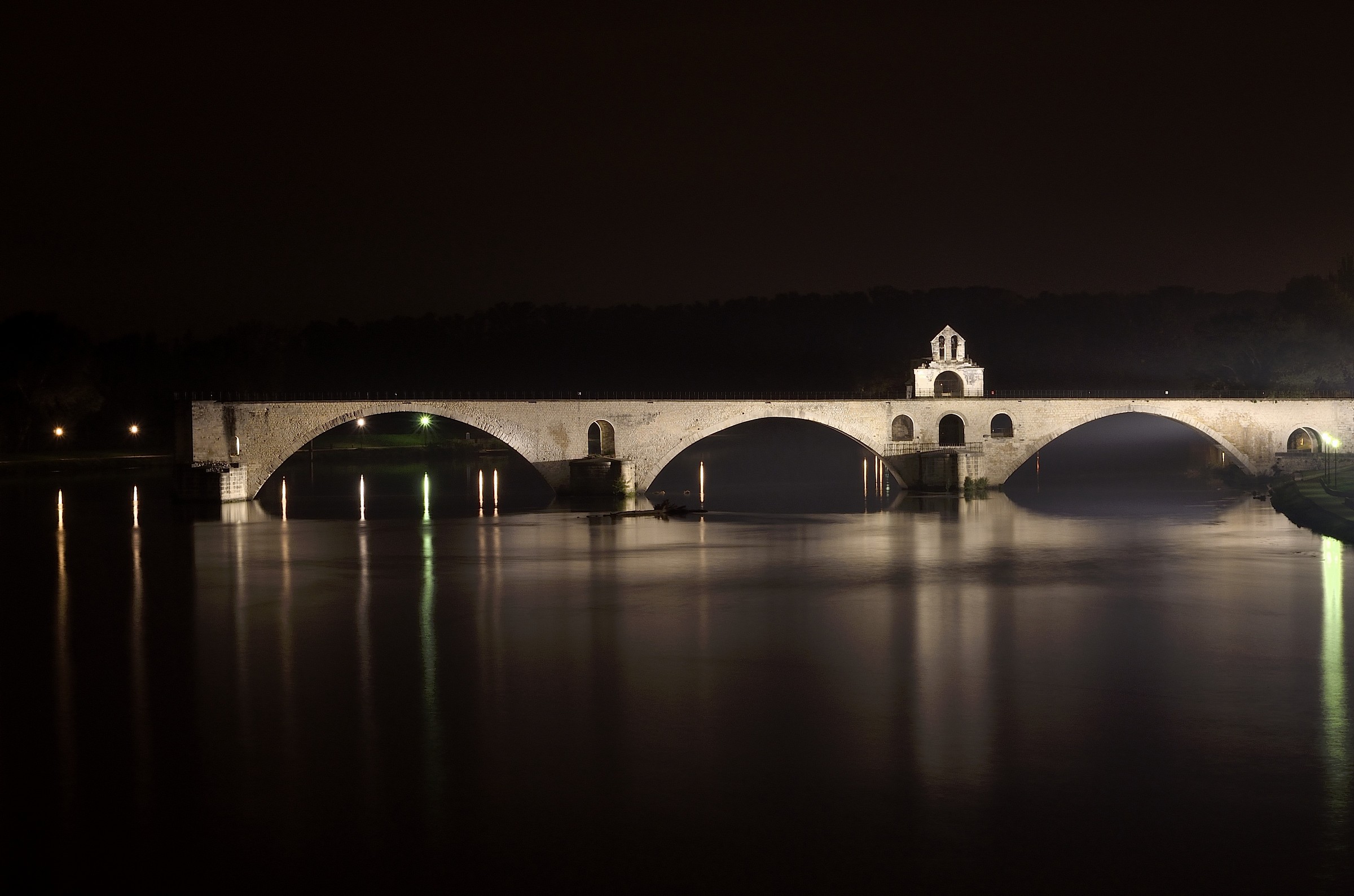 Avignone: notturno sul ponte