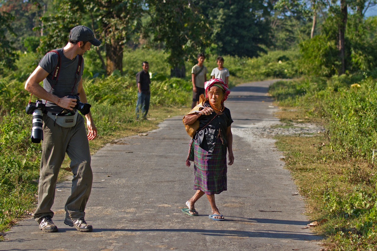 The giant and the little girl