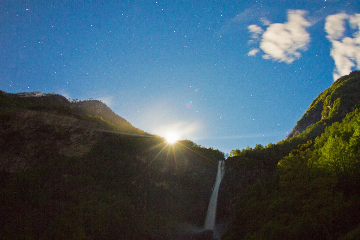 star Foroglio waterfall full moon