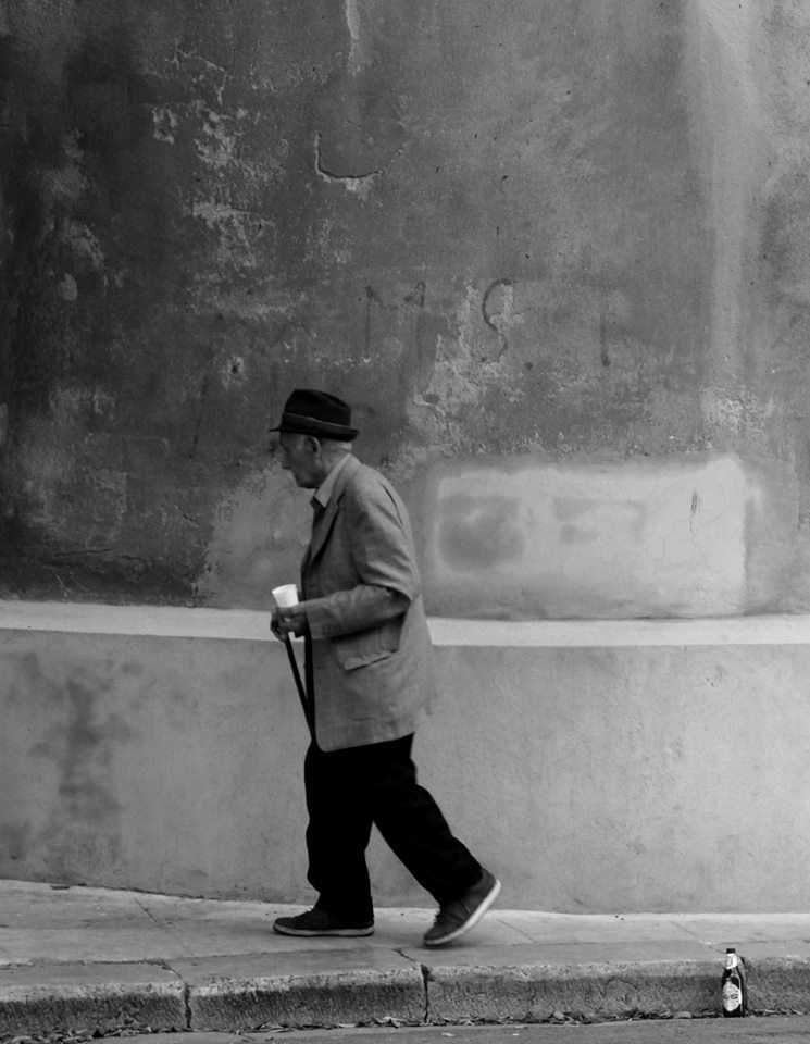 Dall'alcol.. al bicchiere per l'elemosina