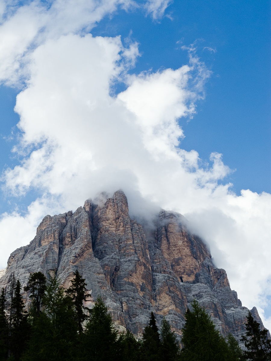 Picco coronato dalle nuvole