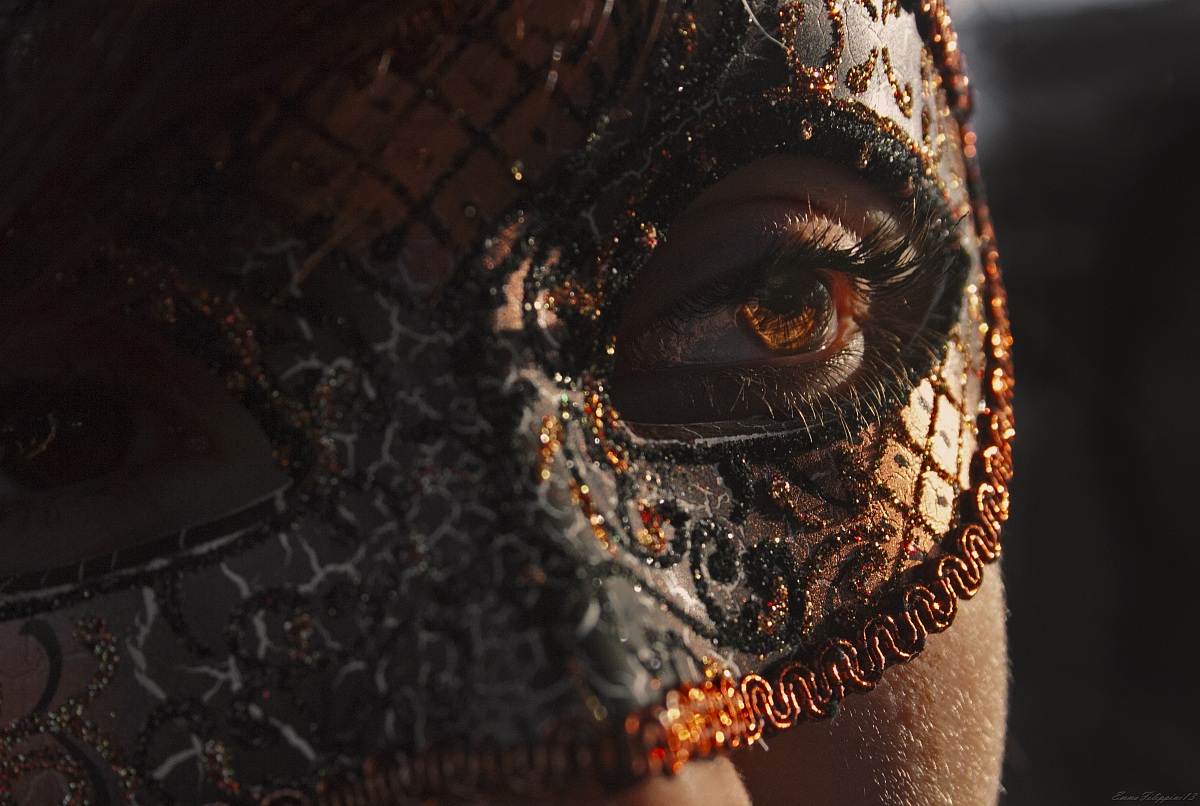 The deception of a look