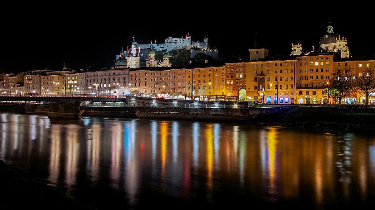 White and Colored night in Salisburgo
