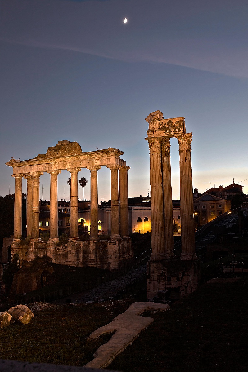 La luna sui Fori
