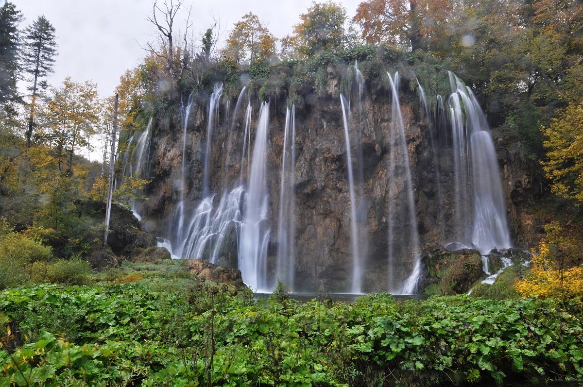 Falls from 10 meters