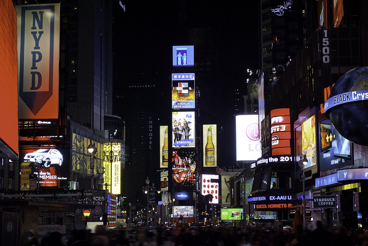 The square where time stands still (but not people)