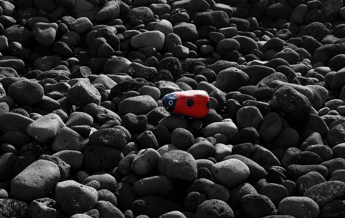 Una roccia lavica colorata