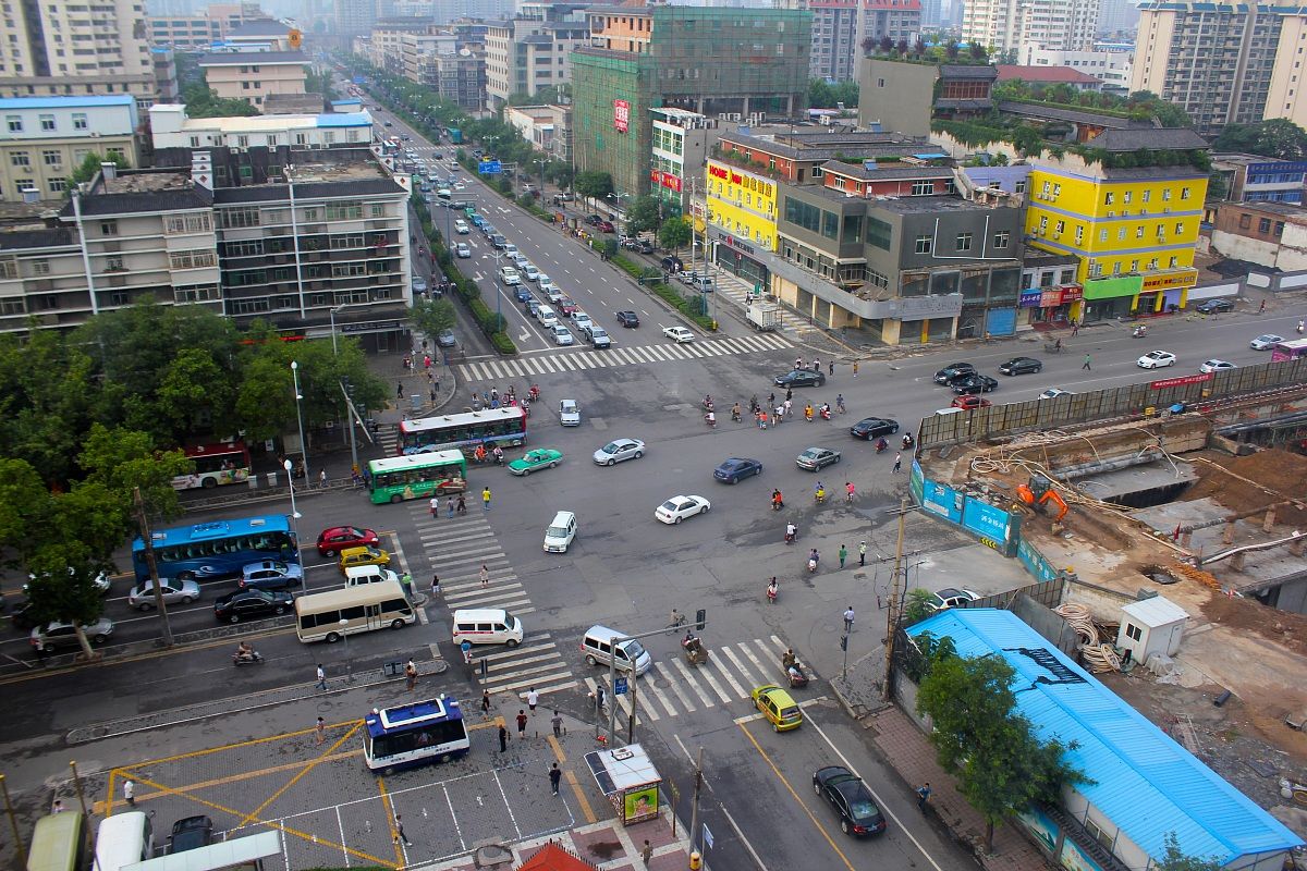 Uno dei trafficati incroci di Xi'an