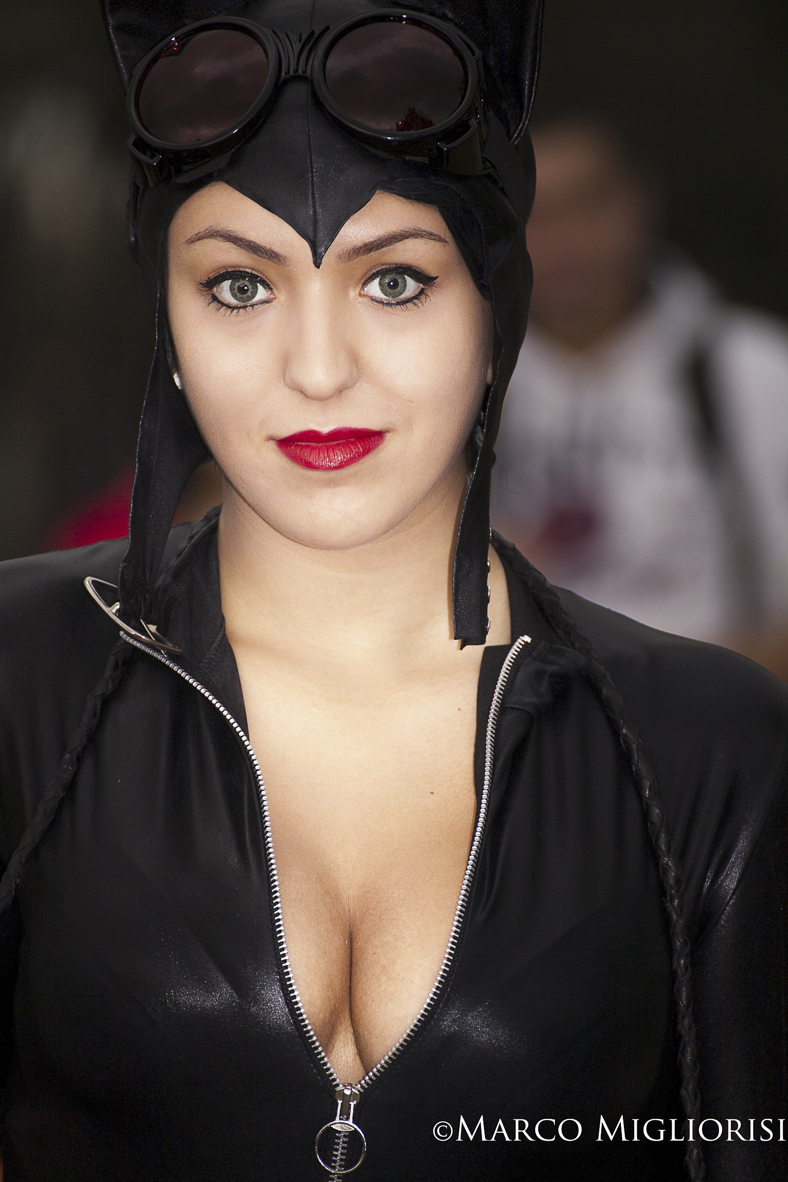 Guardami negli occhi.