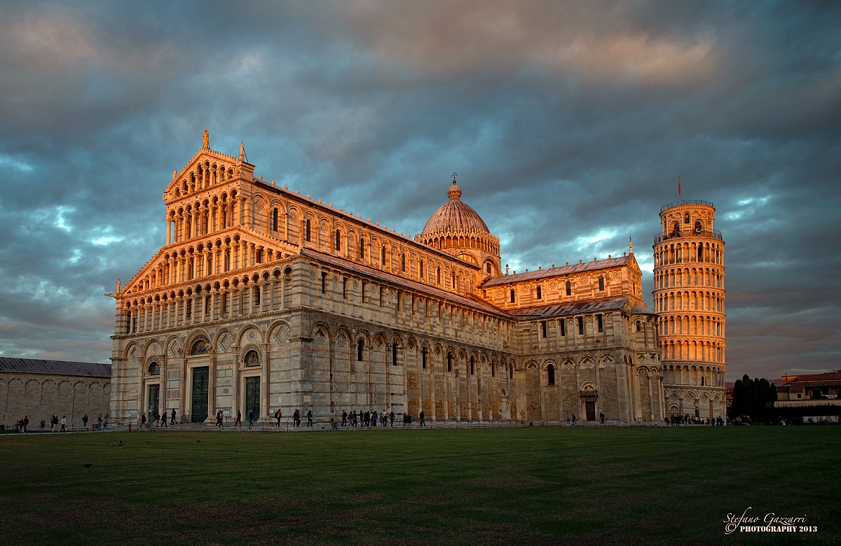 Rosso in piazza dei miracoli