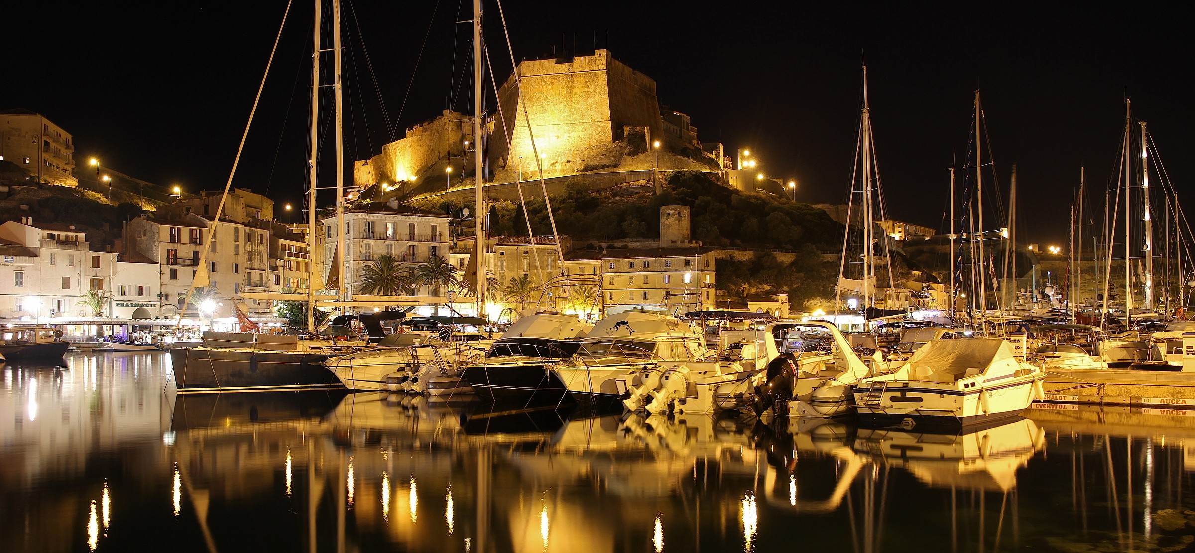 Bonifacio by night