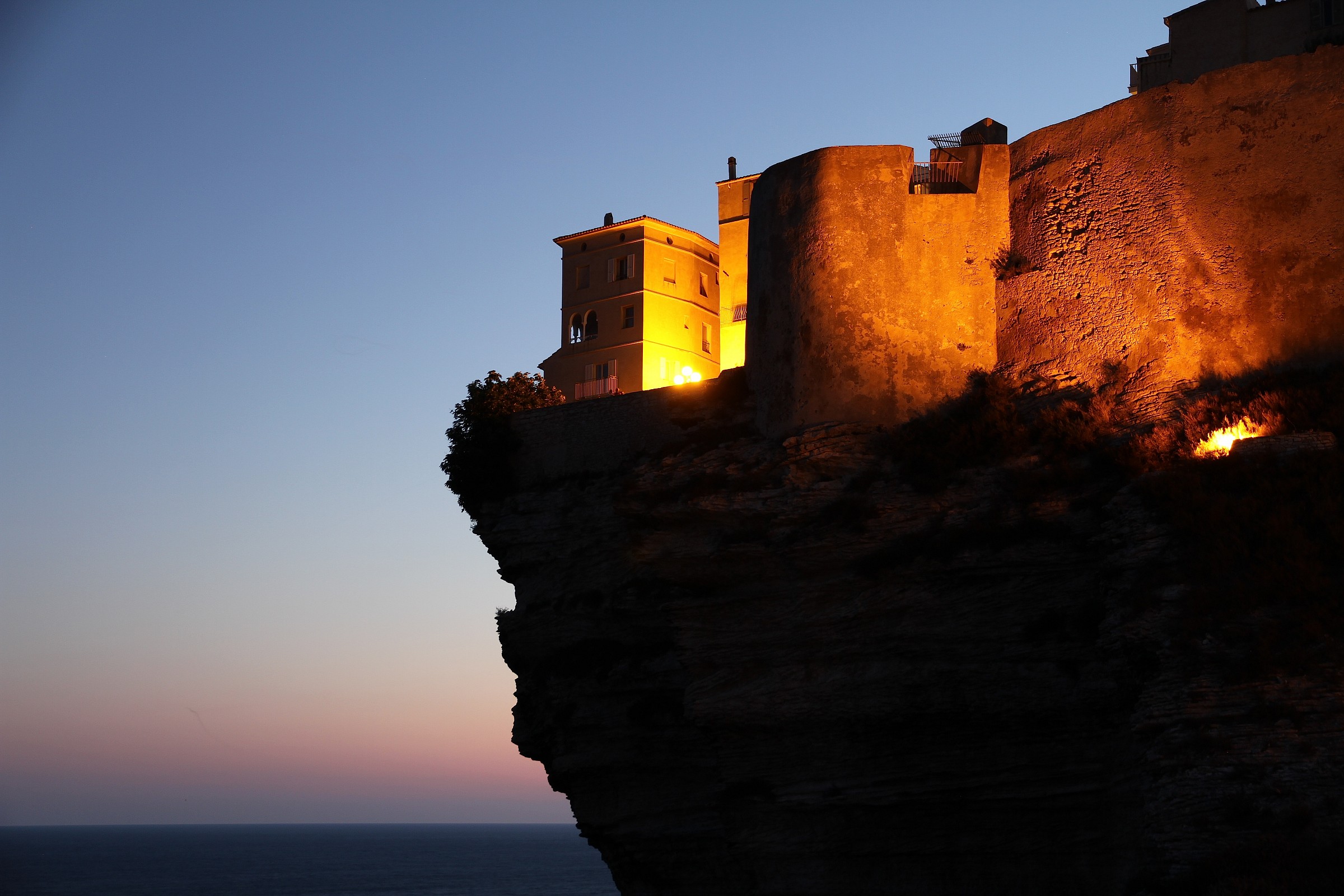 Ultime e prime luci su Bonifacio