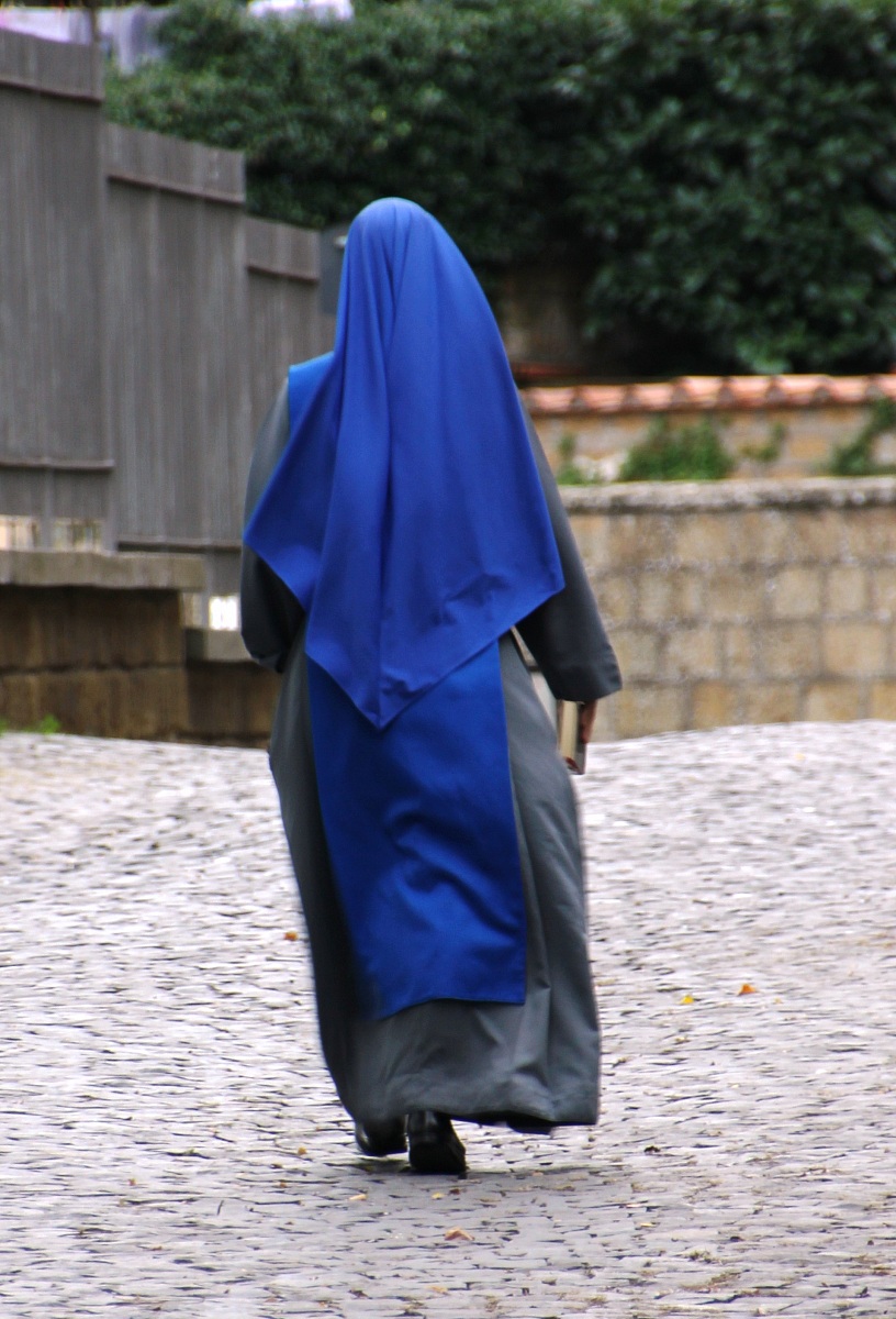 Suora in Tuscania