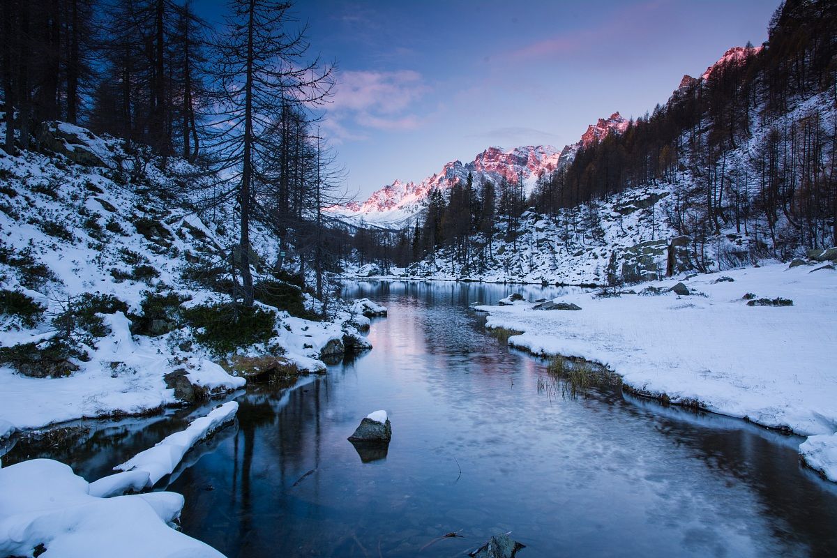 Sunrise at the lake of the witches