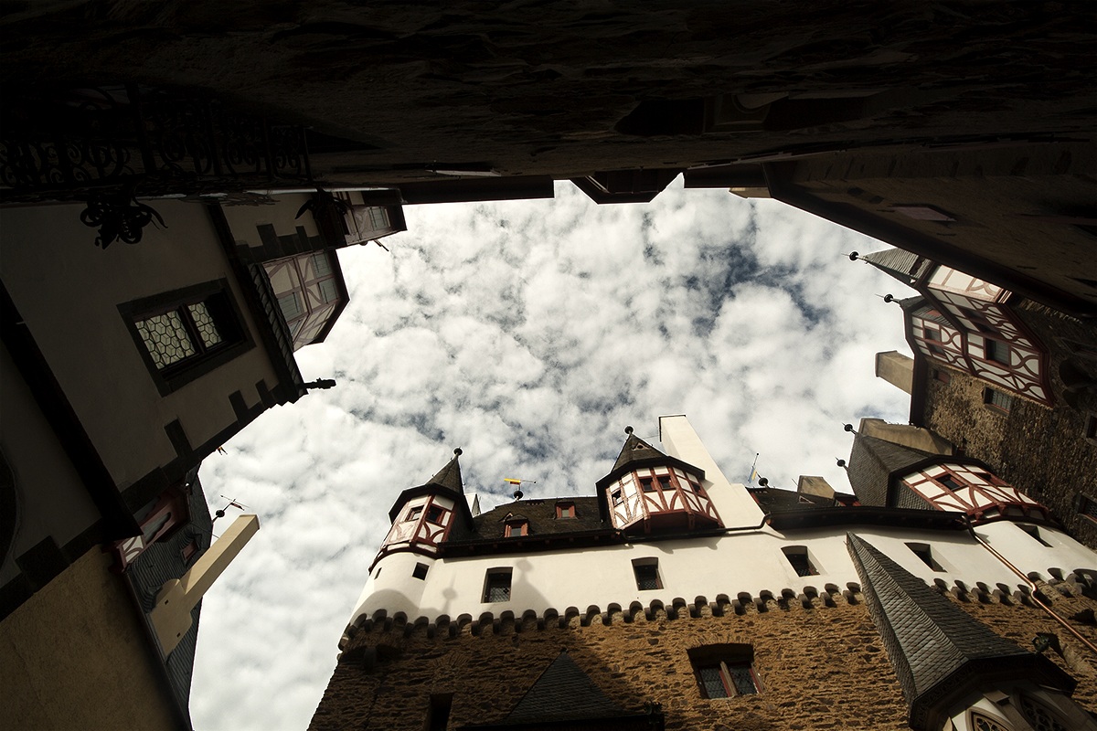 Burg Eltz - courtyard