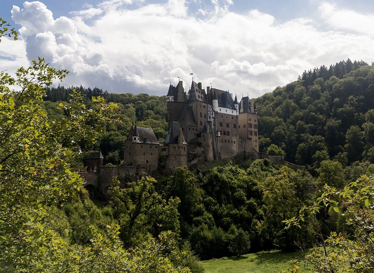 Burg Eltz - path