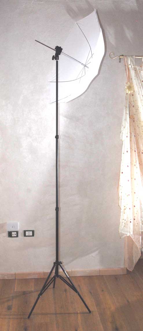 stativo con porta-flash alla massima altezza