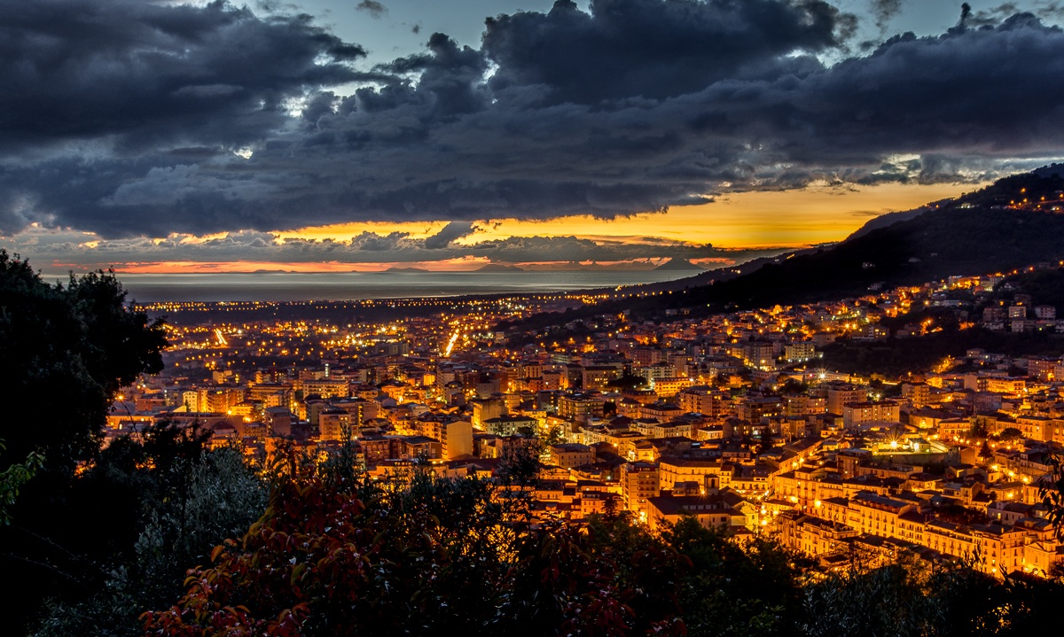 Tramonto con isole Eolie all'orizzonte