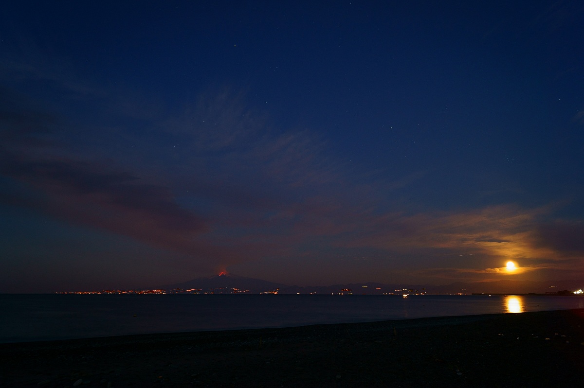 eruzione sotto le stelle