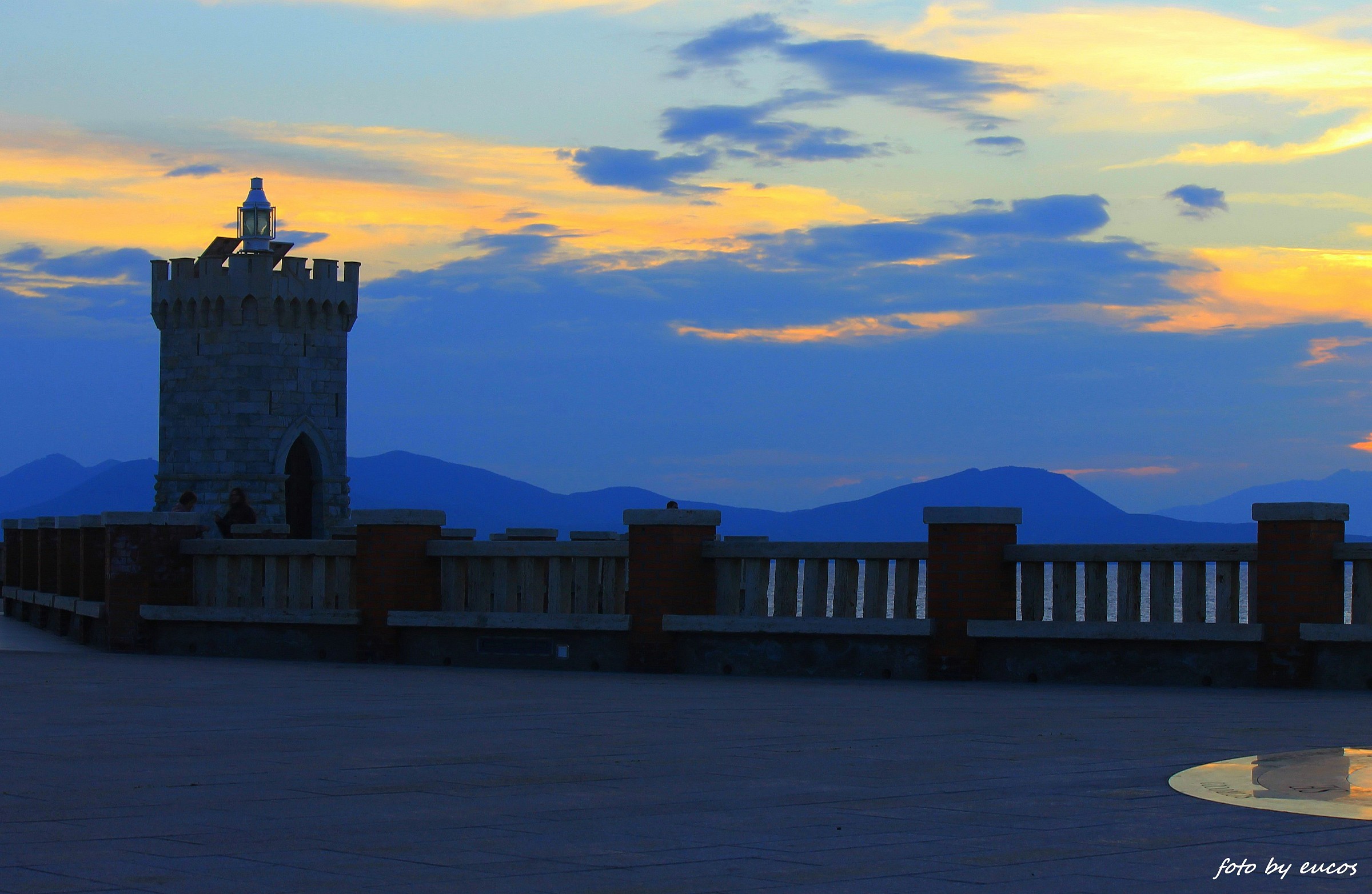 tramonto al faro di P.zza Bovio