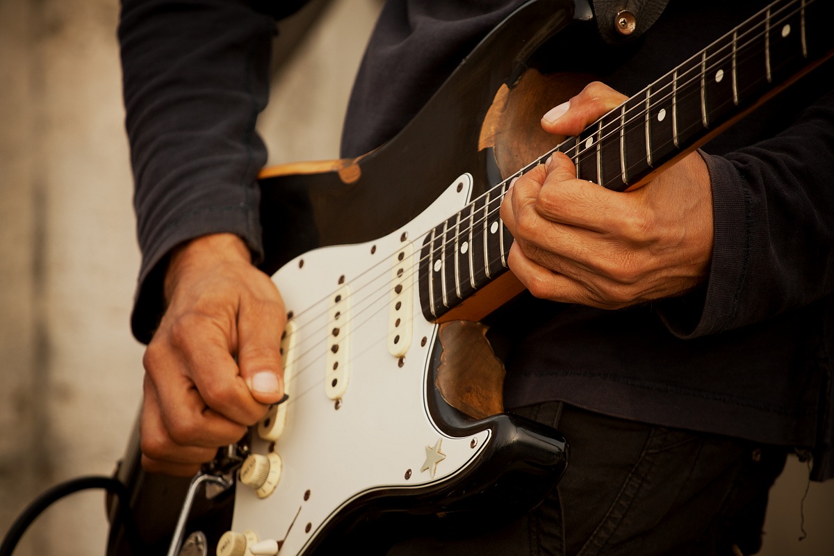 like David Gilmour. Thanks Pier!