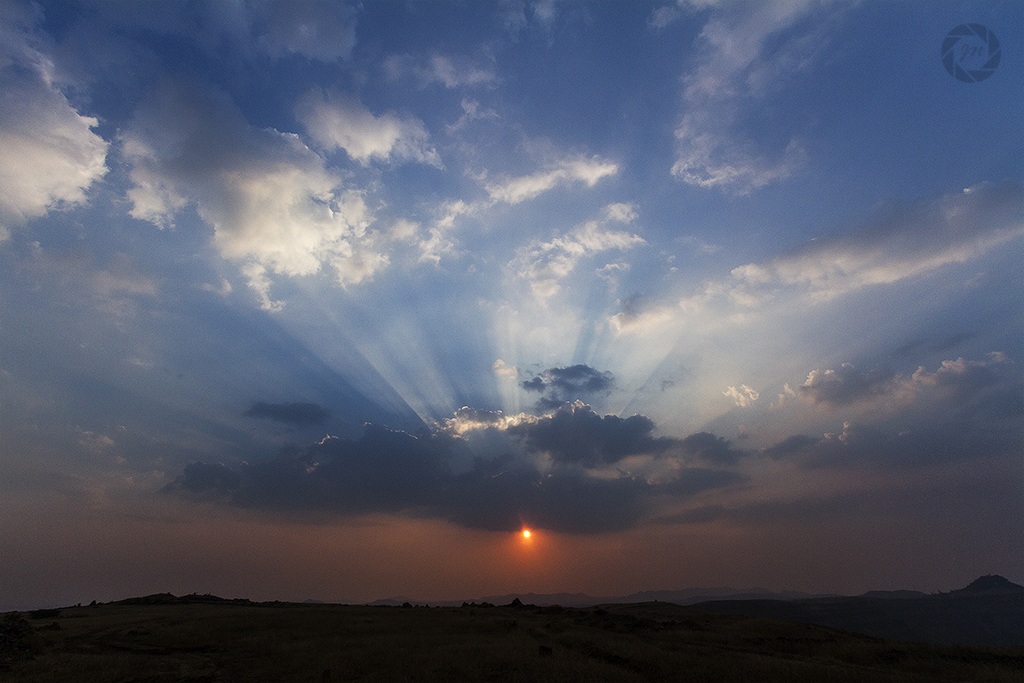 Tramonto, Dive Ghat vicino a Pune, India