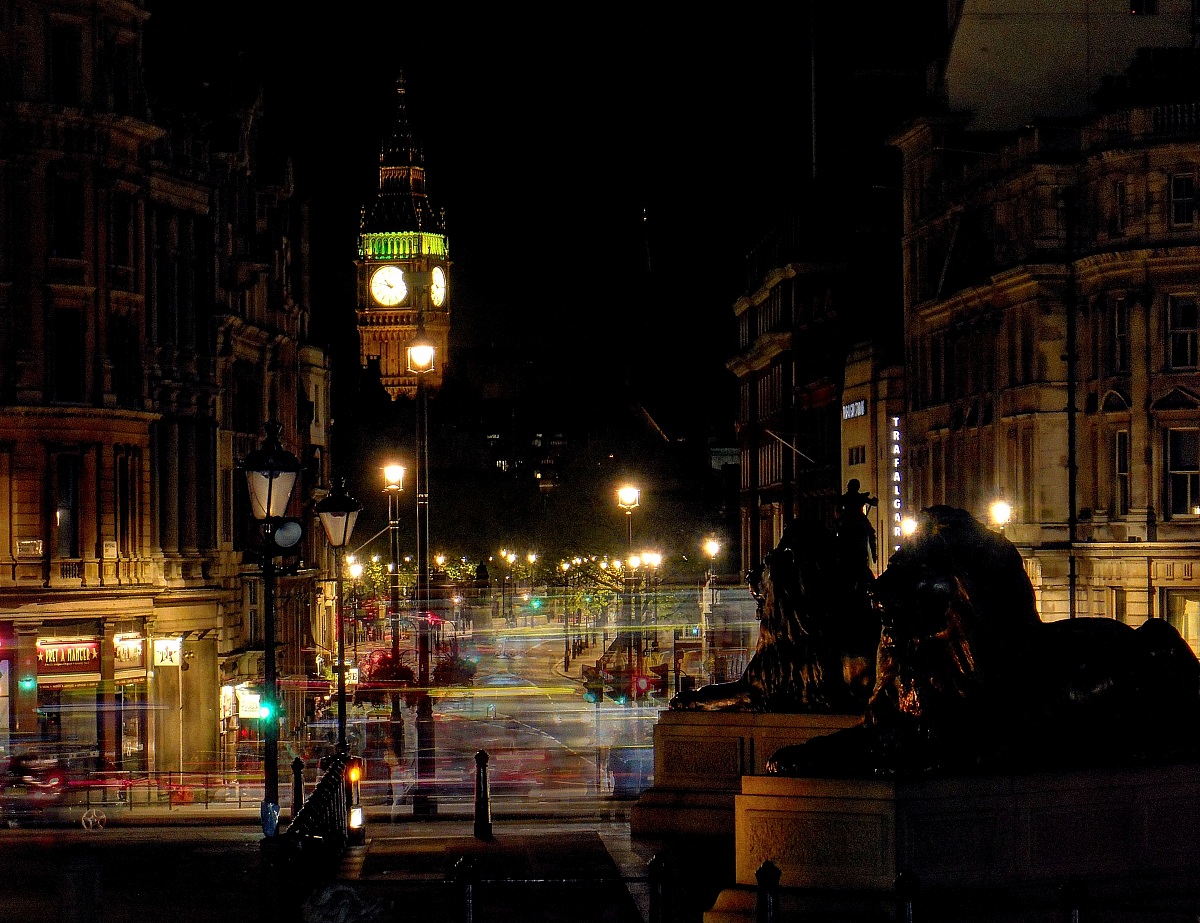 Night in trafalgar square