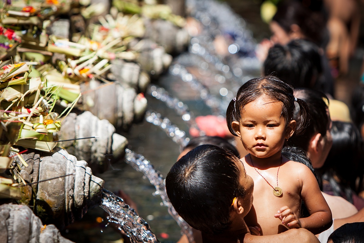 Indonesia: Blessing Hindu temple of Tirta Empul