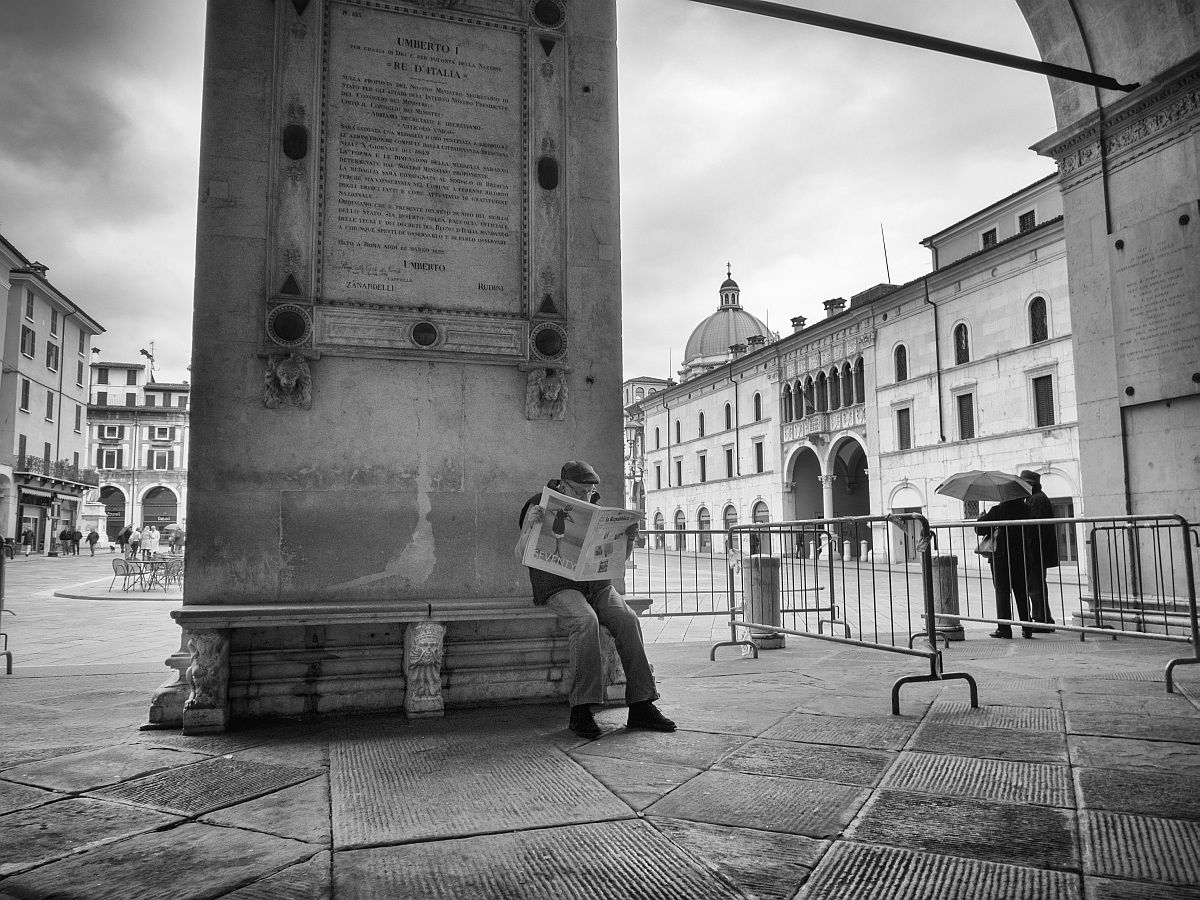 Un lettore a Brescia