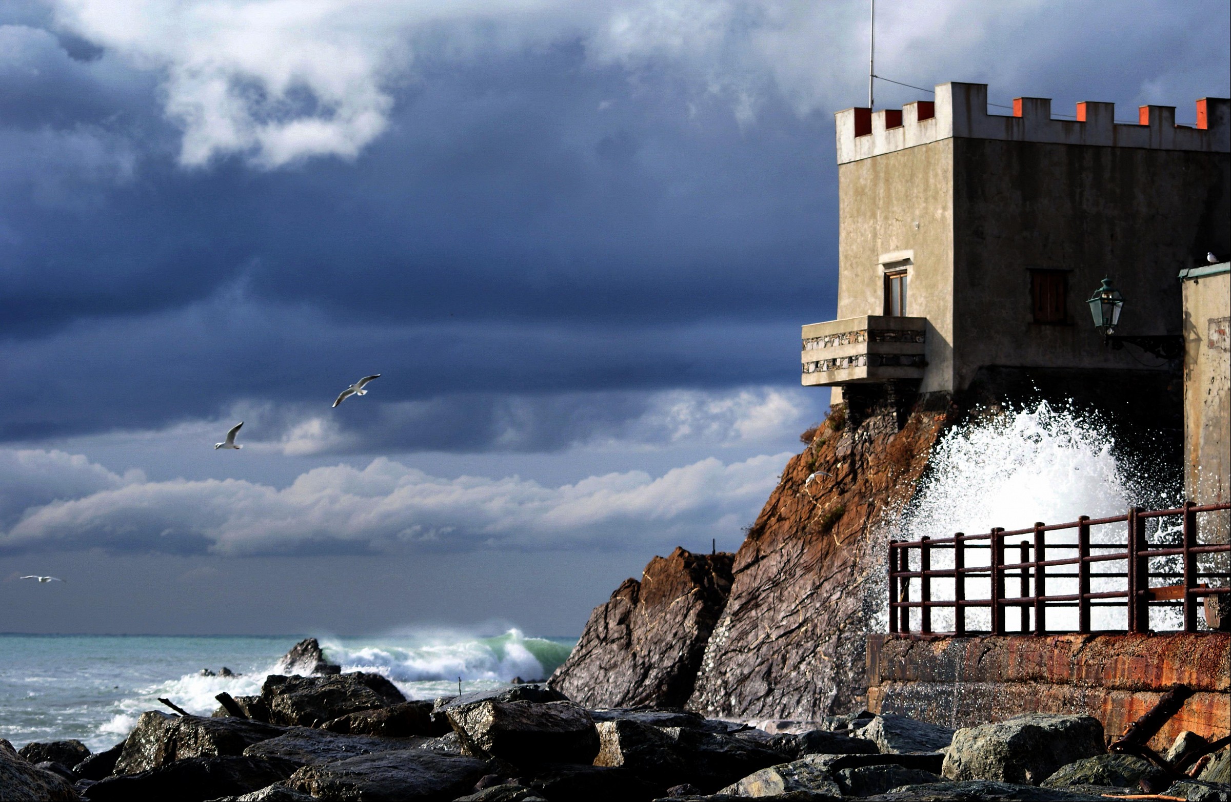 Torre saracena a Vernazzola,Genova