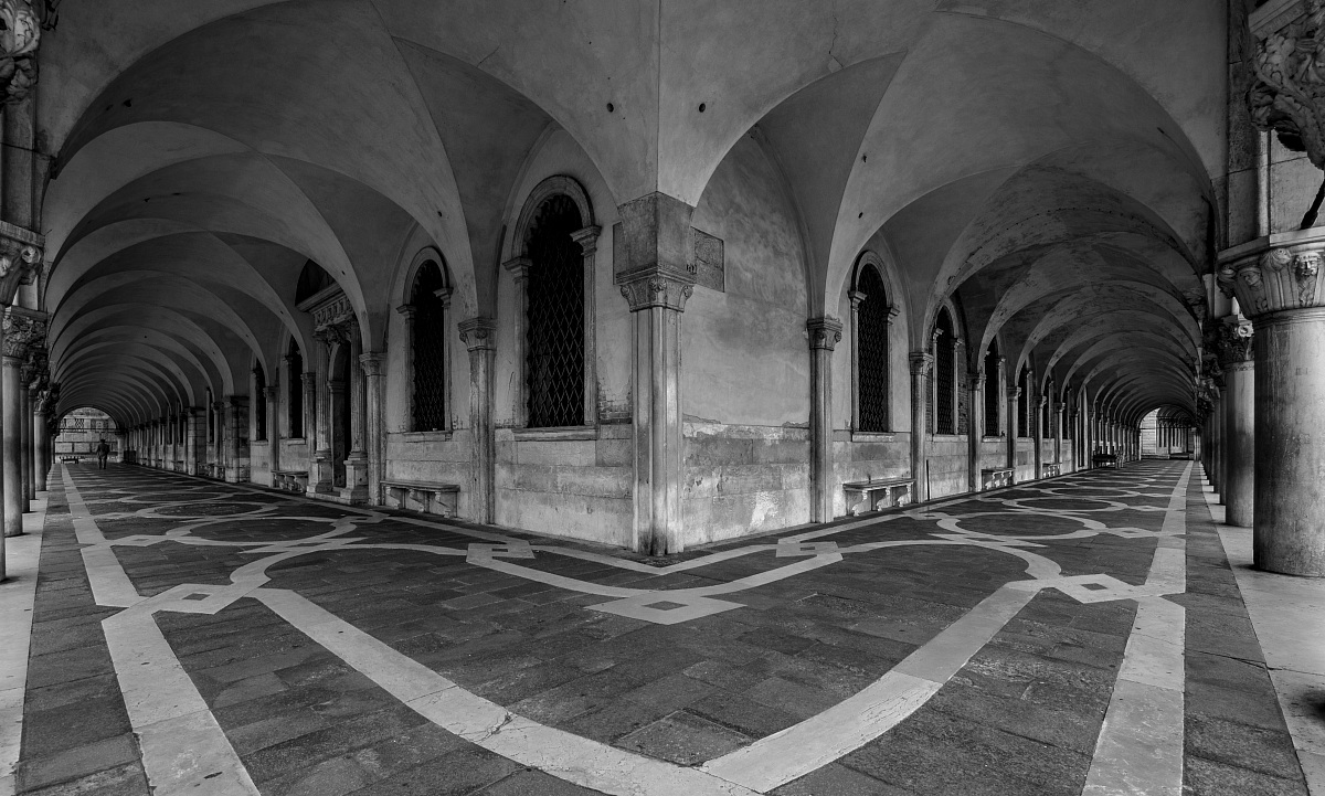 Geometries of the Doge's Palace