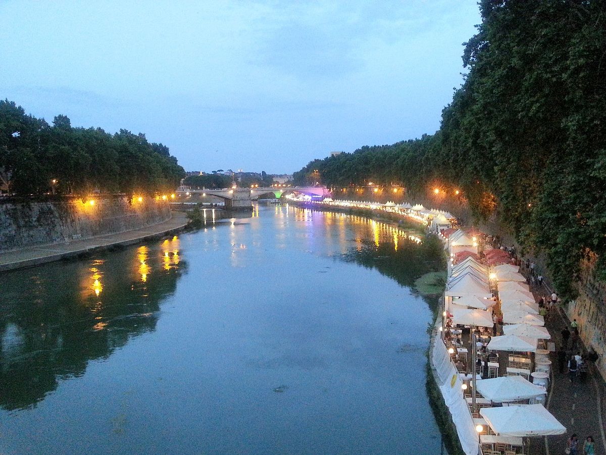 Lungotevere by night