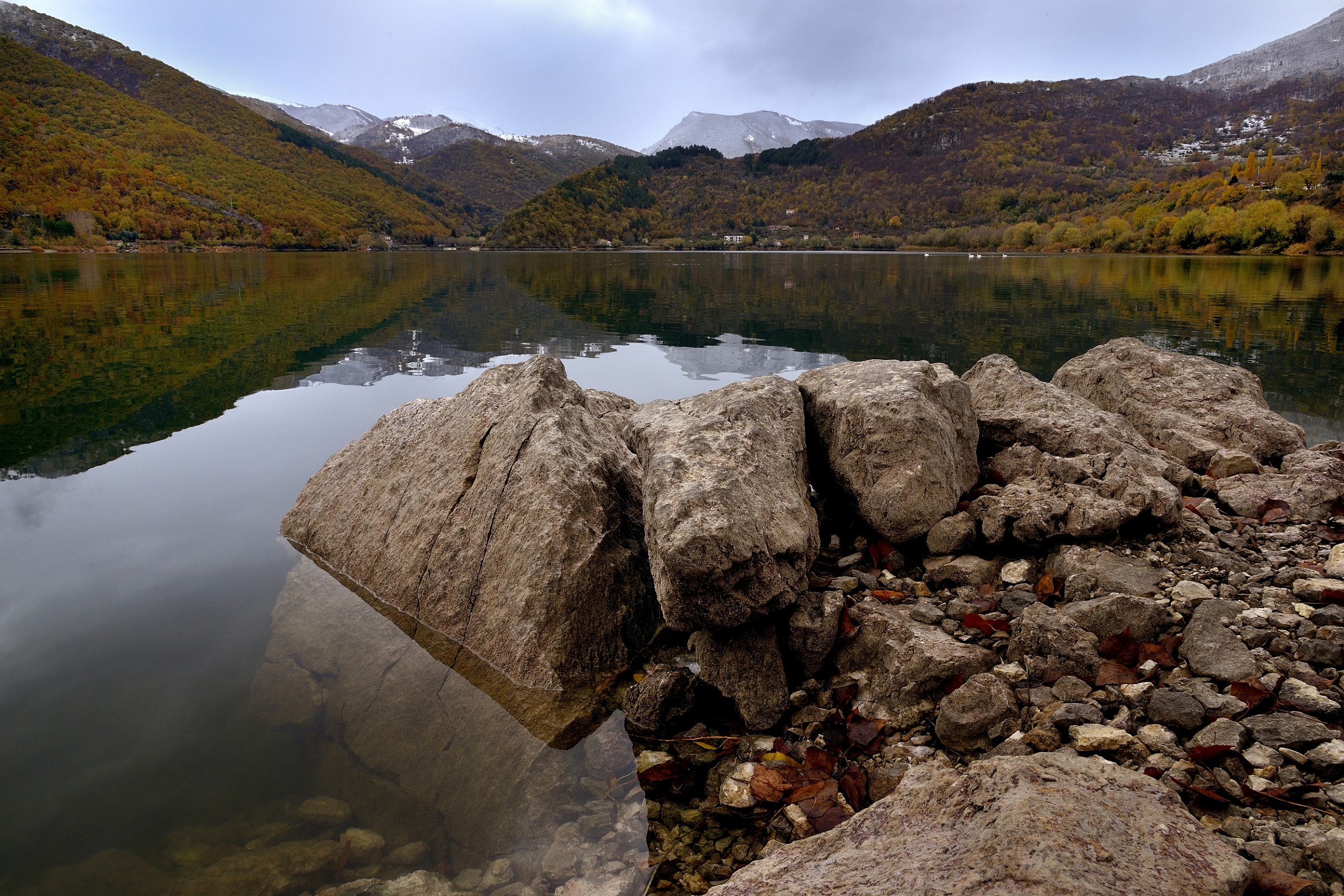 Lake Scanno - gloomy dawn