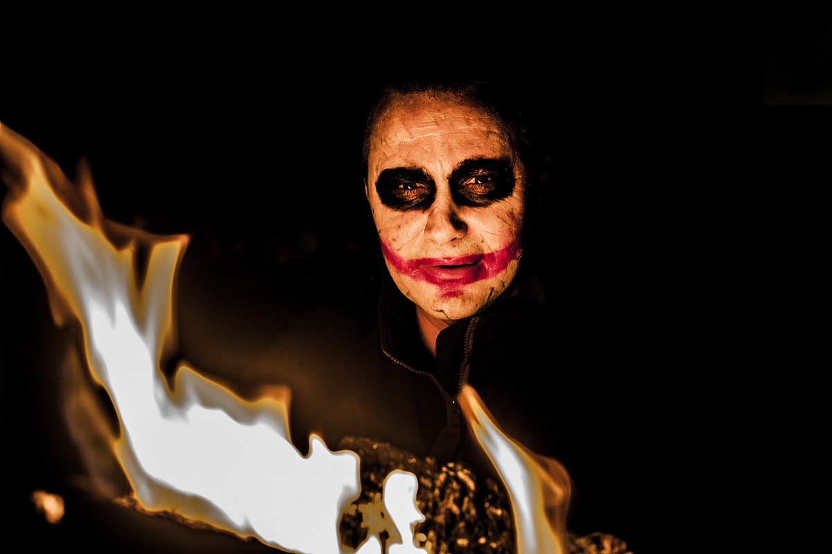 Gotham will burn ... burn ...