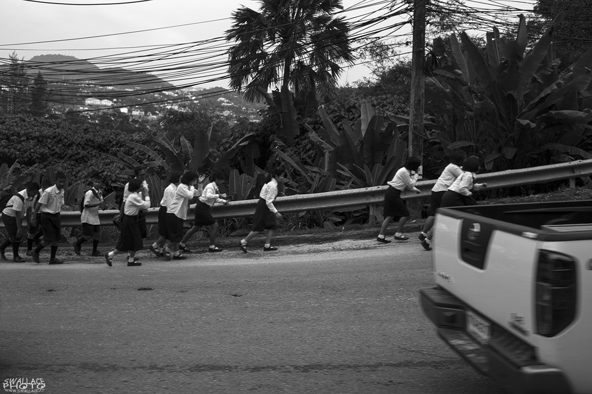 Homeward between cars and smog ...