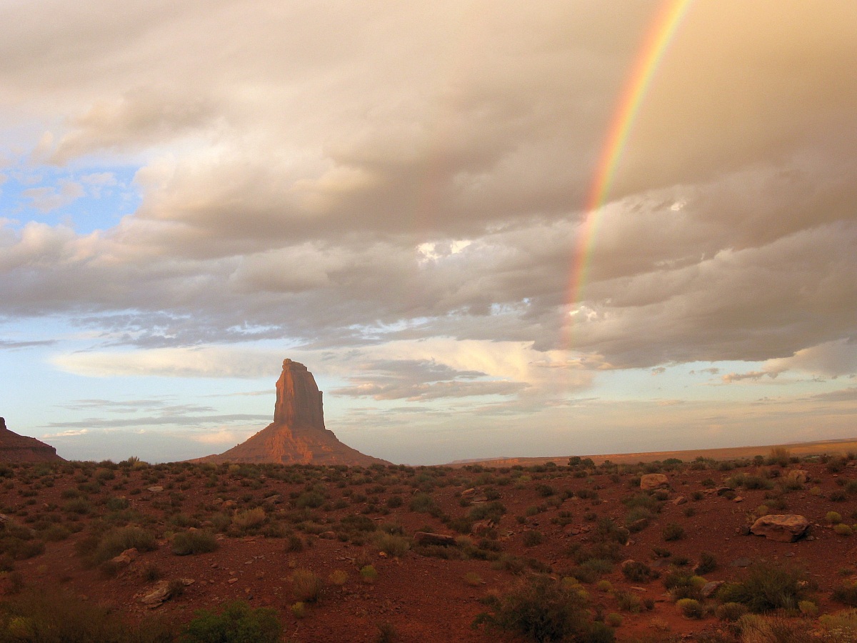 Arcobaleno alla Monument Valley (usa)