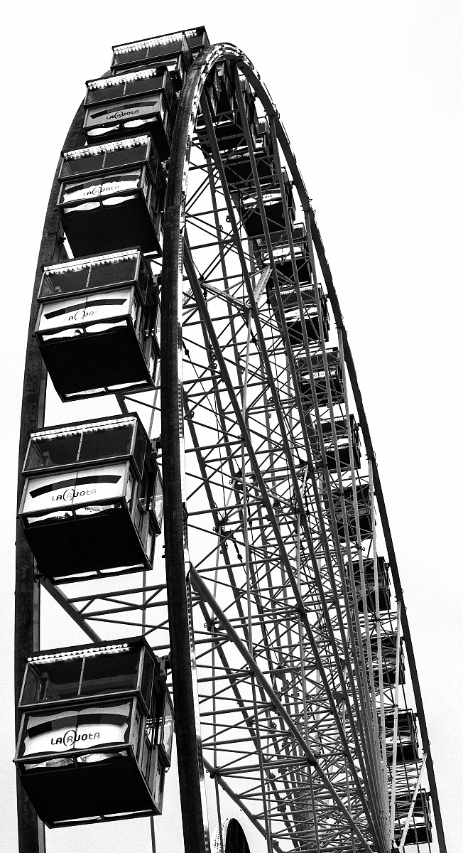 Ferris wheel BW
