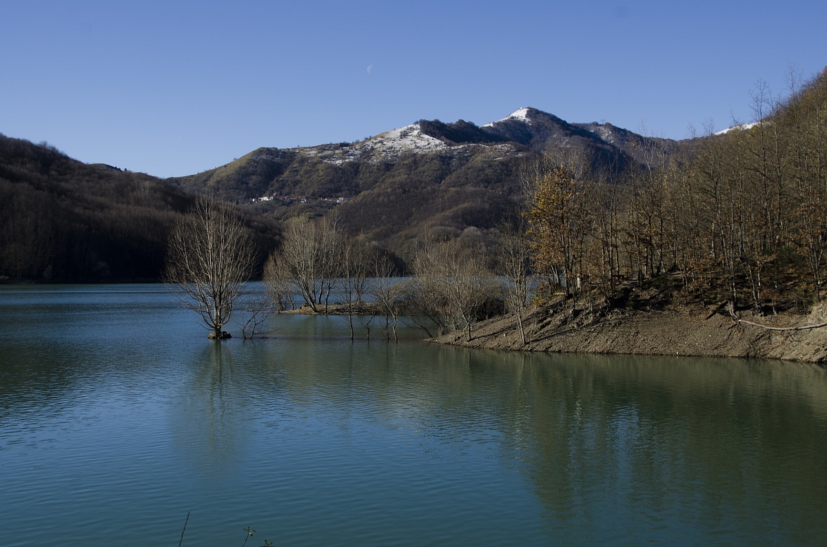 Landscape at Lake Brugneto