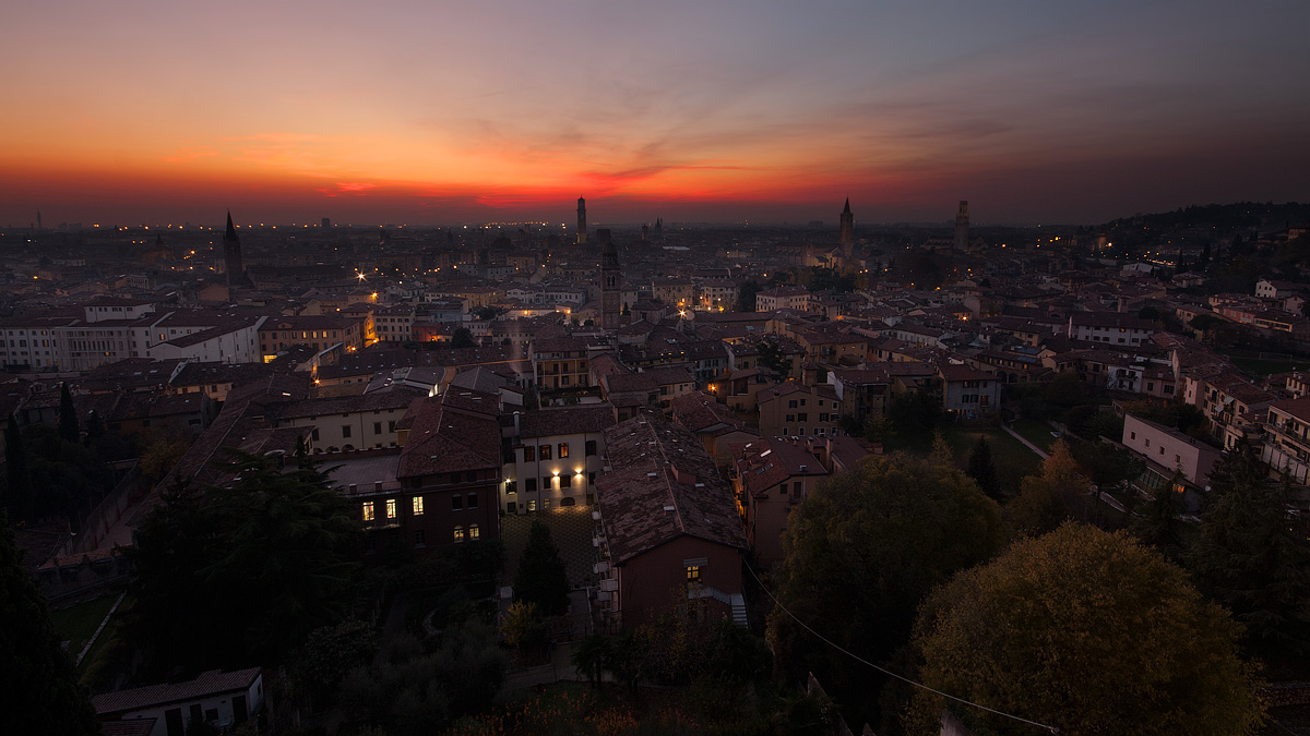 Ultime luci sulla città - Prime luci nella citt&agrav...