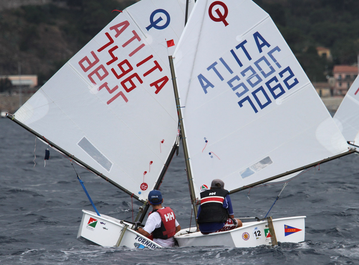 Mure a dritta! Protesto!