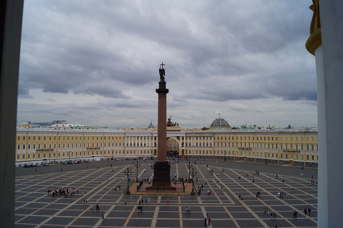 Piazza vista da una finestra dell'Hermitage