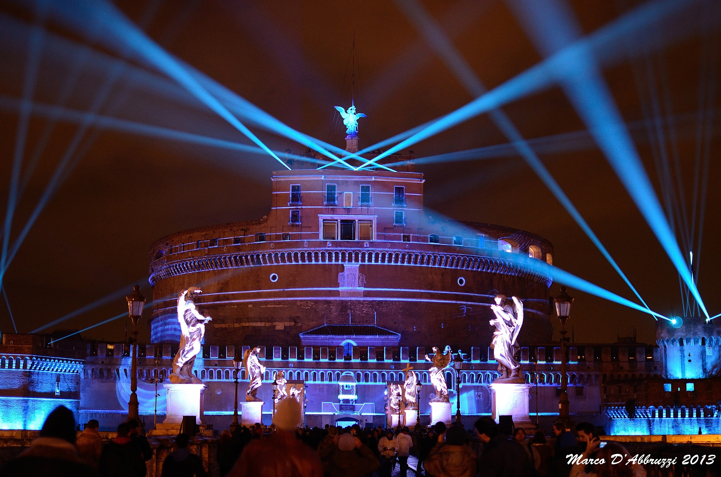 Castel Sant' Angelo illuminato a festa per lancio PS4