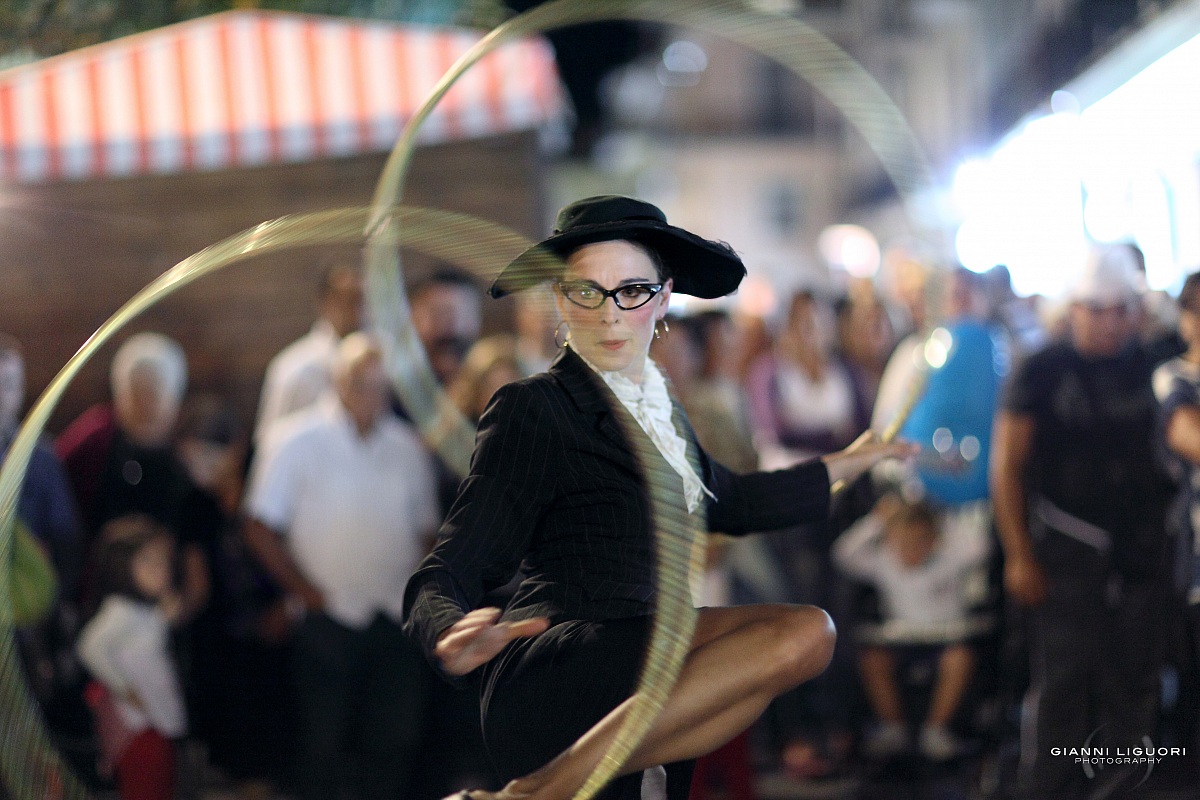 Street Artist, "the woman with circles."