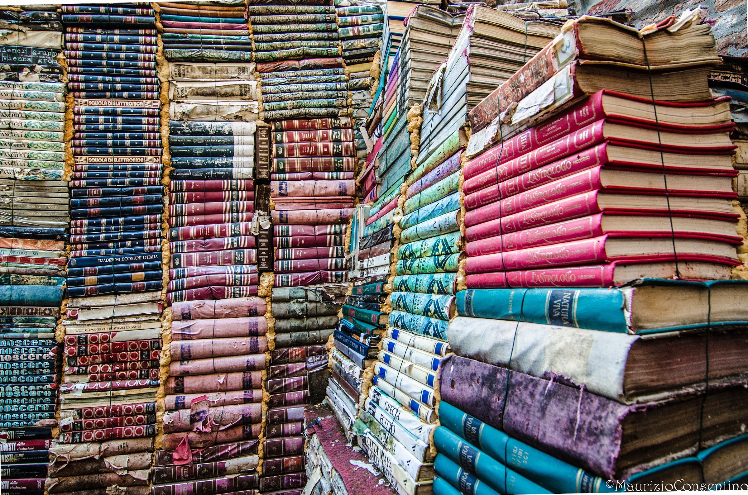 The colors of knowledge