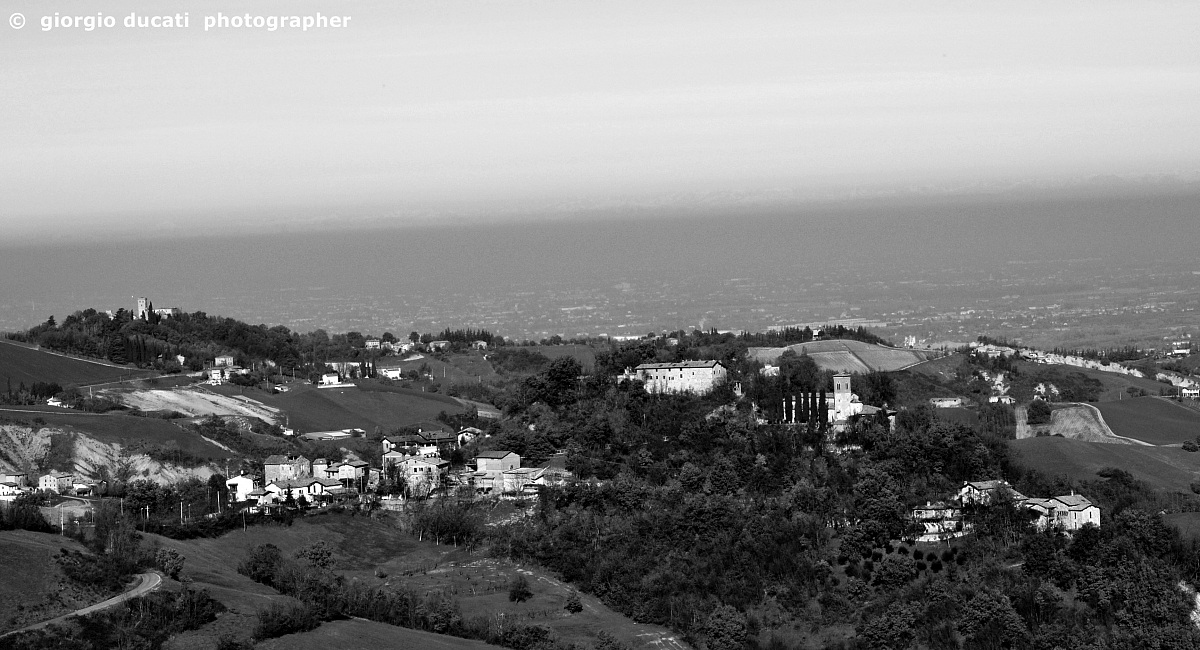Overview b / w Rocca Santa Maria